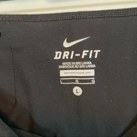 Nike Dri-Fit, Short Capris, Size Large. Excellent condition!! - Picture 5 of 7